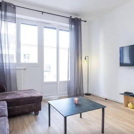 Beautiful 2 Bedrooms Close To The Sea Apartment *