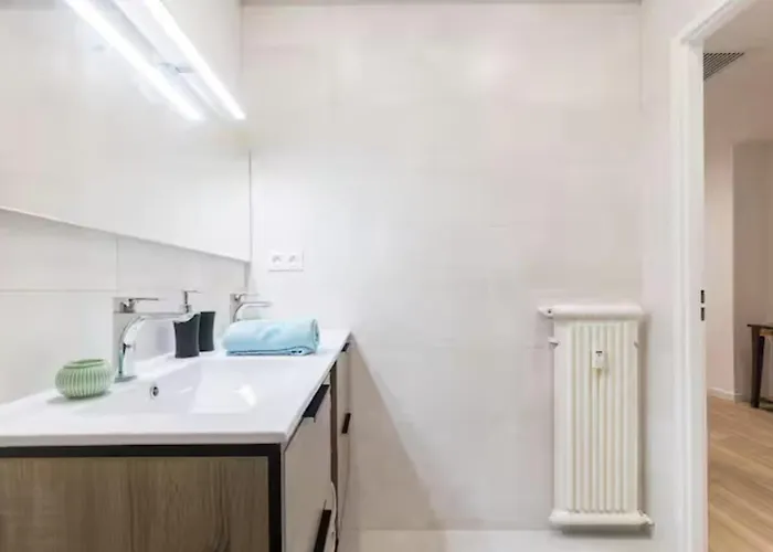 Beautiful 2 Bedrooms Close To The Sea Nice