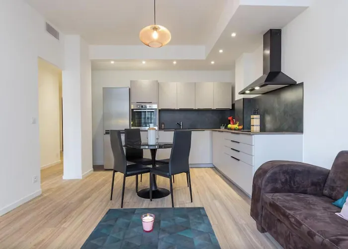 Beautiful 2 Bedrooms Close To The Sea