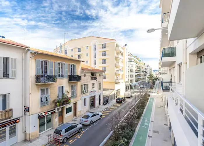 Beautiful 2 Bedrooms Close To The Sea