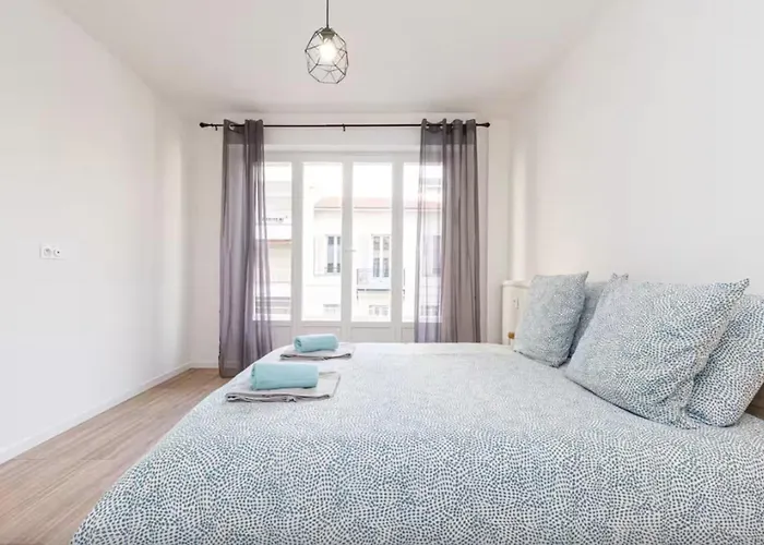 Apartamento Beautiful 2 Bedrooms Close To The Sea Nice